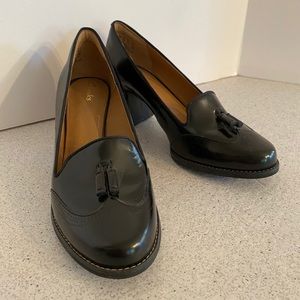 Clark’s Artisan high heel tassel loafer black 8.5M